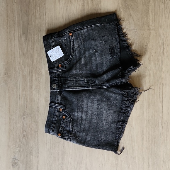Levi's Pants - NWT Levi's 501 Shorts size 28